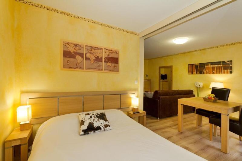 Residence C2A Les Terrasses D'Isola Изола 2000 Екстериор снимка